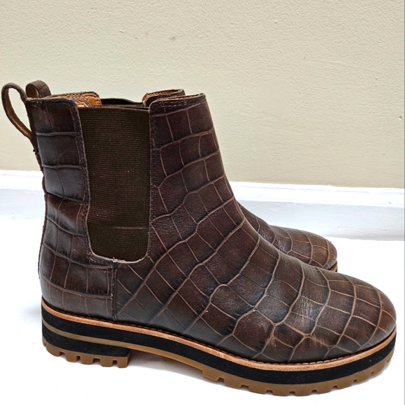 Madewell The Ivy Chelsea Boot in Croc Embossed Leather Size 8 Brown Pre-owned - Picture 6 of 13